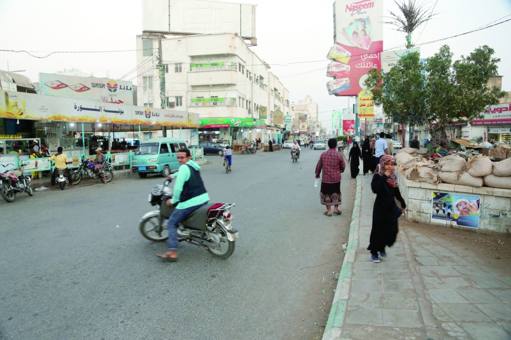 مشهد من مدينة الحديدة في أول أيام سريان الهدنة - أ ف ب