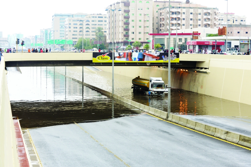 أرشيفية للنفق متأثراً بالأمطار