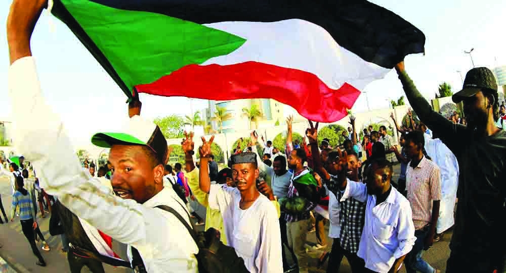 المحتجون السودانيون يغلقون شارع النيل المؤدي للقصر الرئاسي