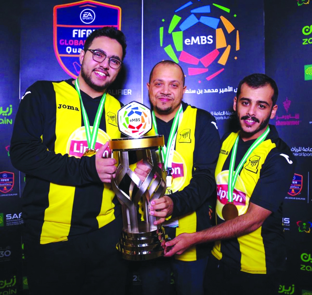 لاعبو الاتحاد يحتفلون باللقب