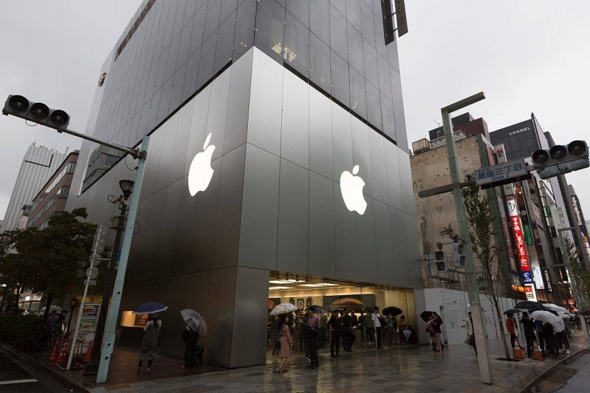 Apple Store in Ginza, Tokyo, Japan